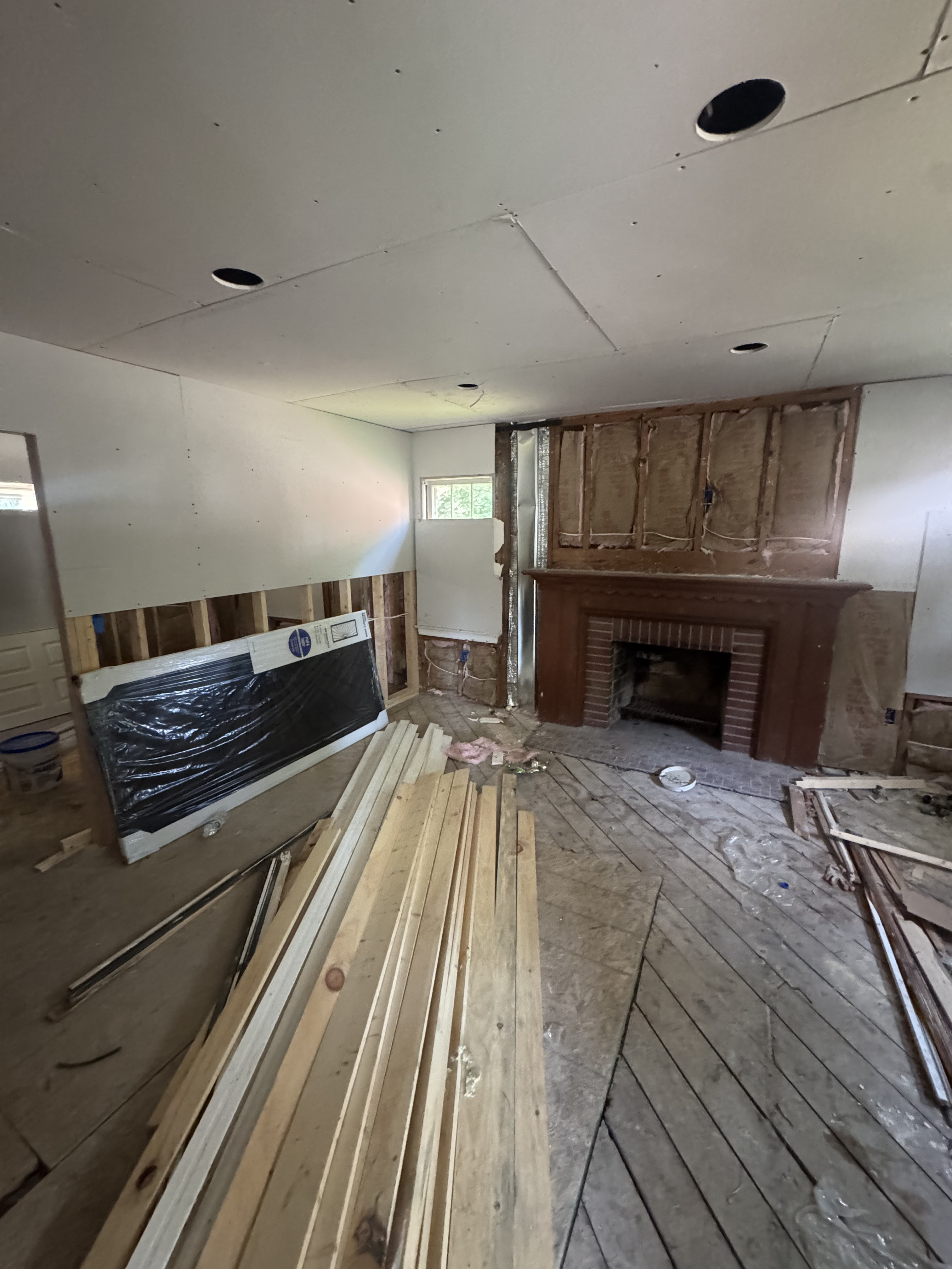 17350 Cooley Street &mdash; property photo 8 of 21