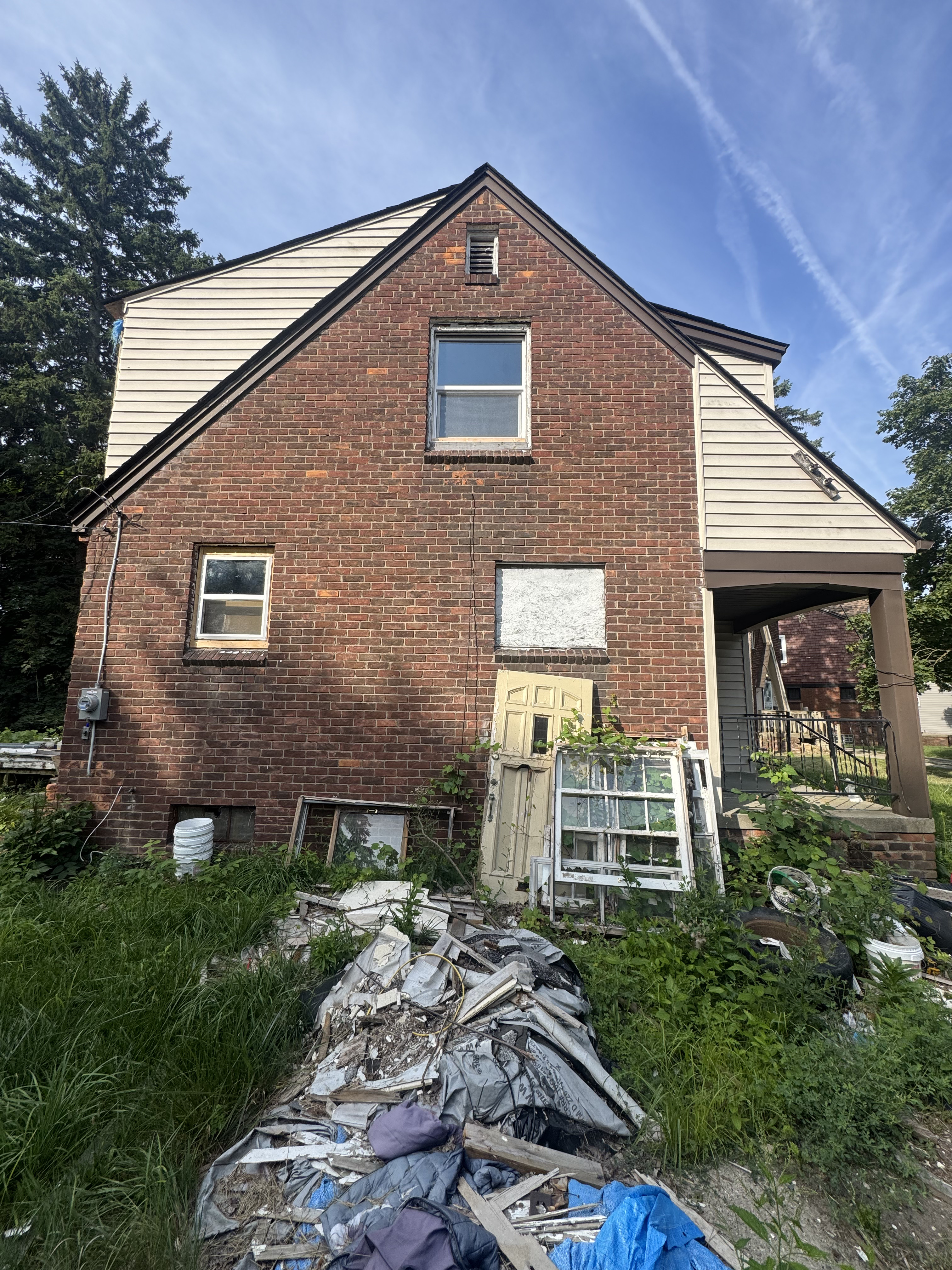 17350 Cooley Street &mdash; property photo 3 of 21